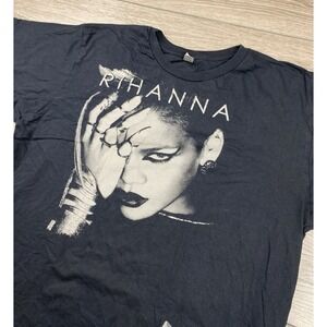 Rihanna Women's Last Girl On Earth Tour 2010 Graphic T Shirt Black Size Large